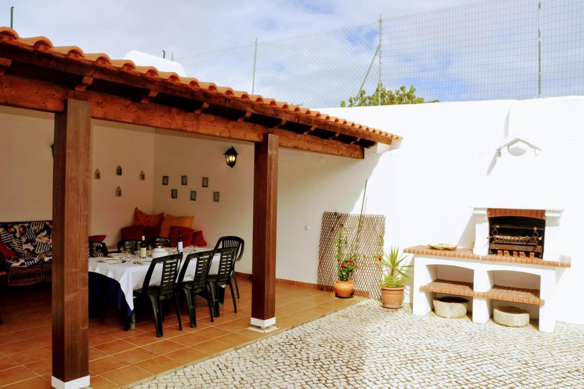Santiago Residence Guest House - Housity