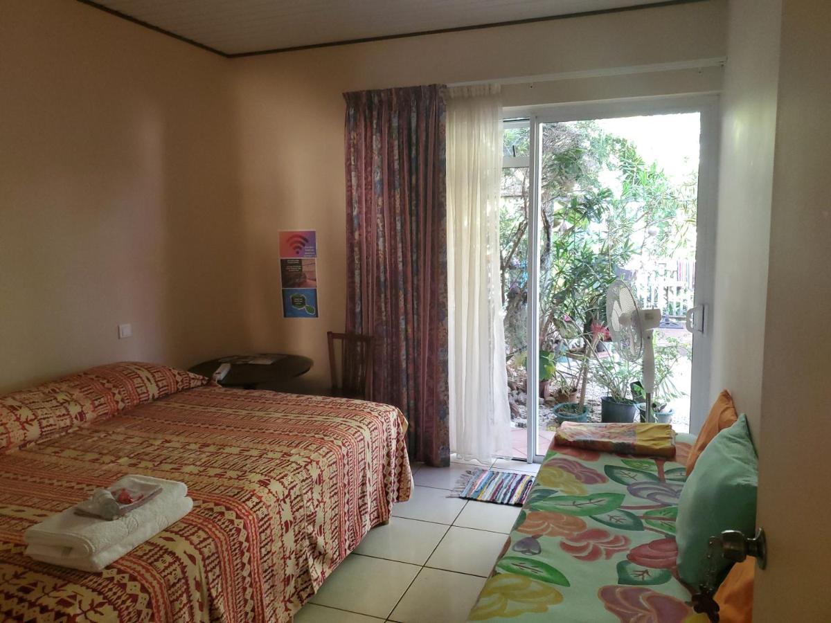 Private Room in our Home Stay by Kohutahia Lodge, 7 min by car to airport and town - Housity