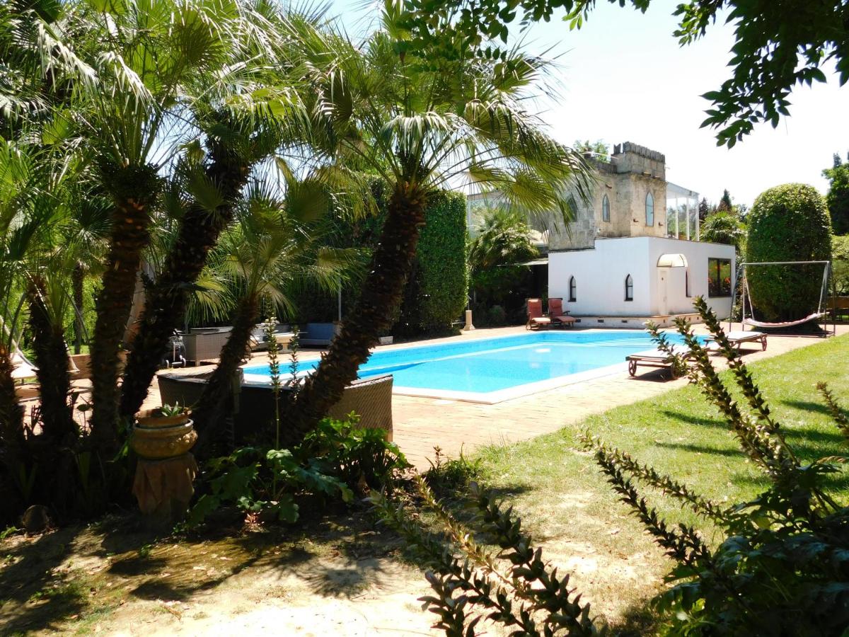 Appartamento con piscina immersa nel verde - Housity