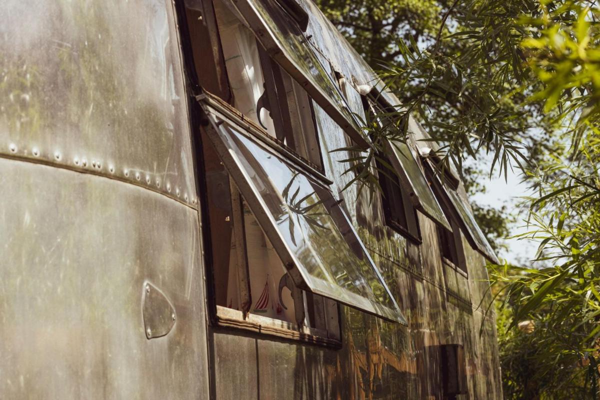 Dixie Airstream - Retro 1970s American Airstream close to Windermere - Housity