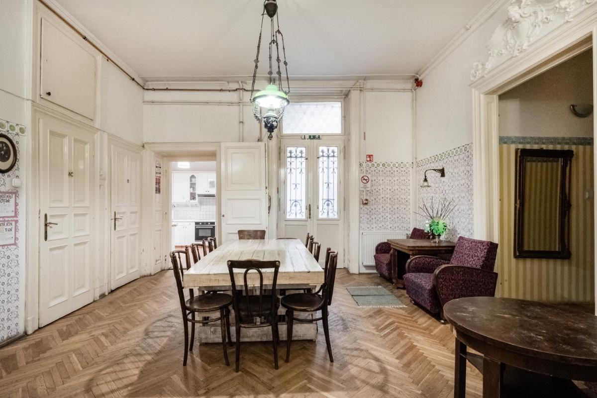 Baroque Hostel & Coworking - Housity