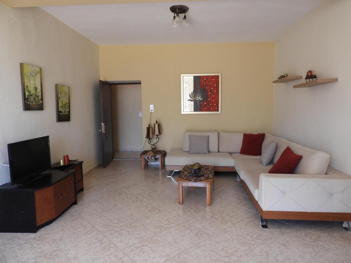Chrissi's house with garden and sea view Zerviana - Housity