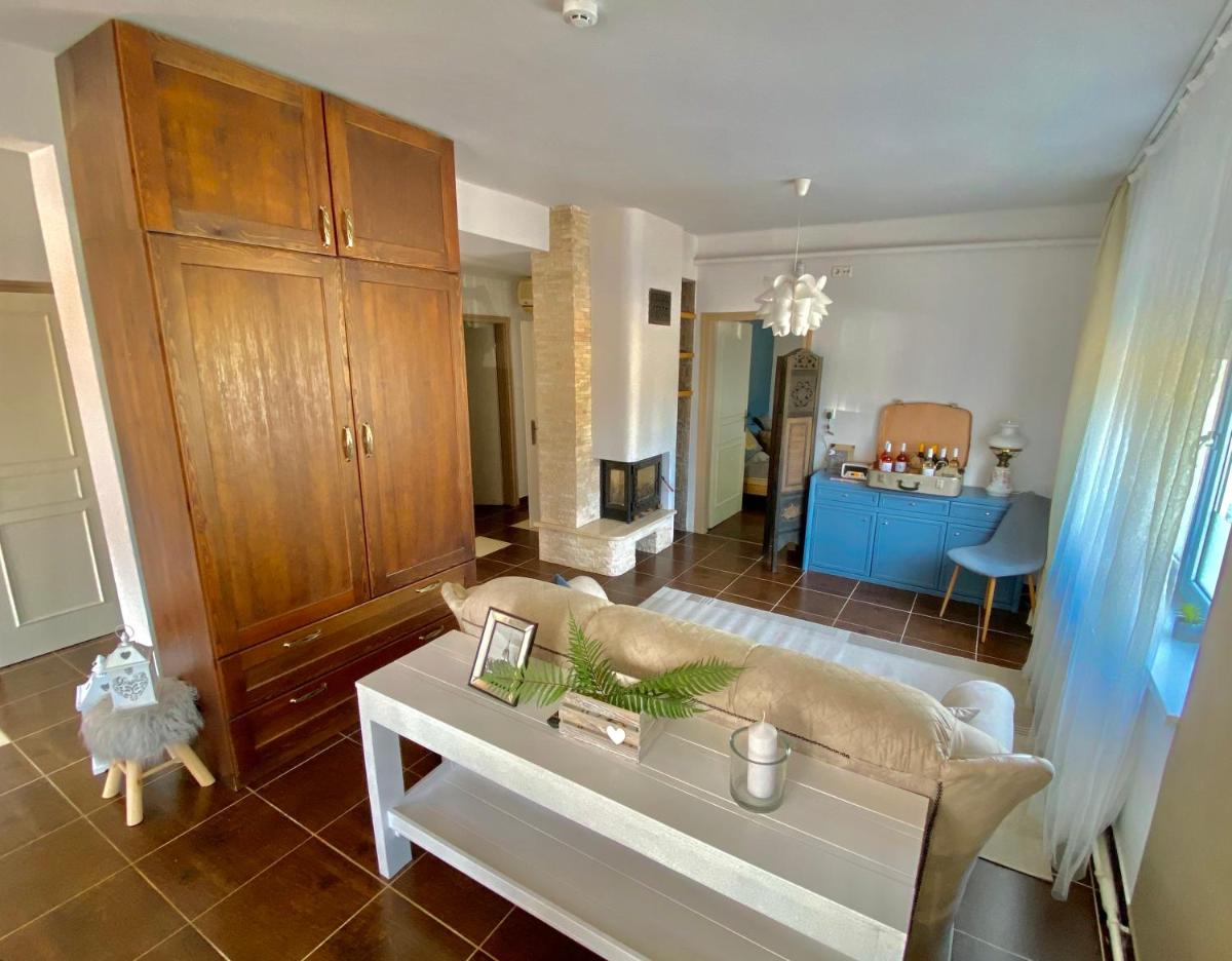 Bíborlak 6 - Housity