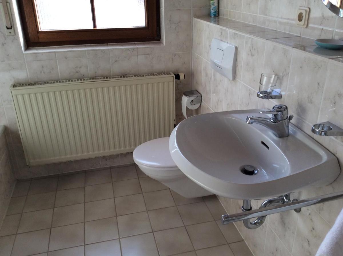 Mountain View Rooms - Housity