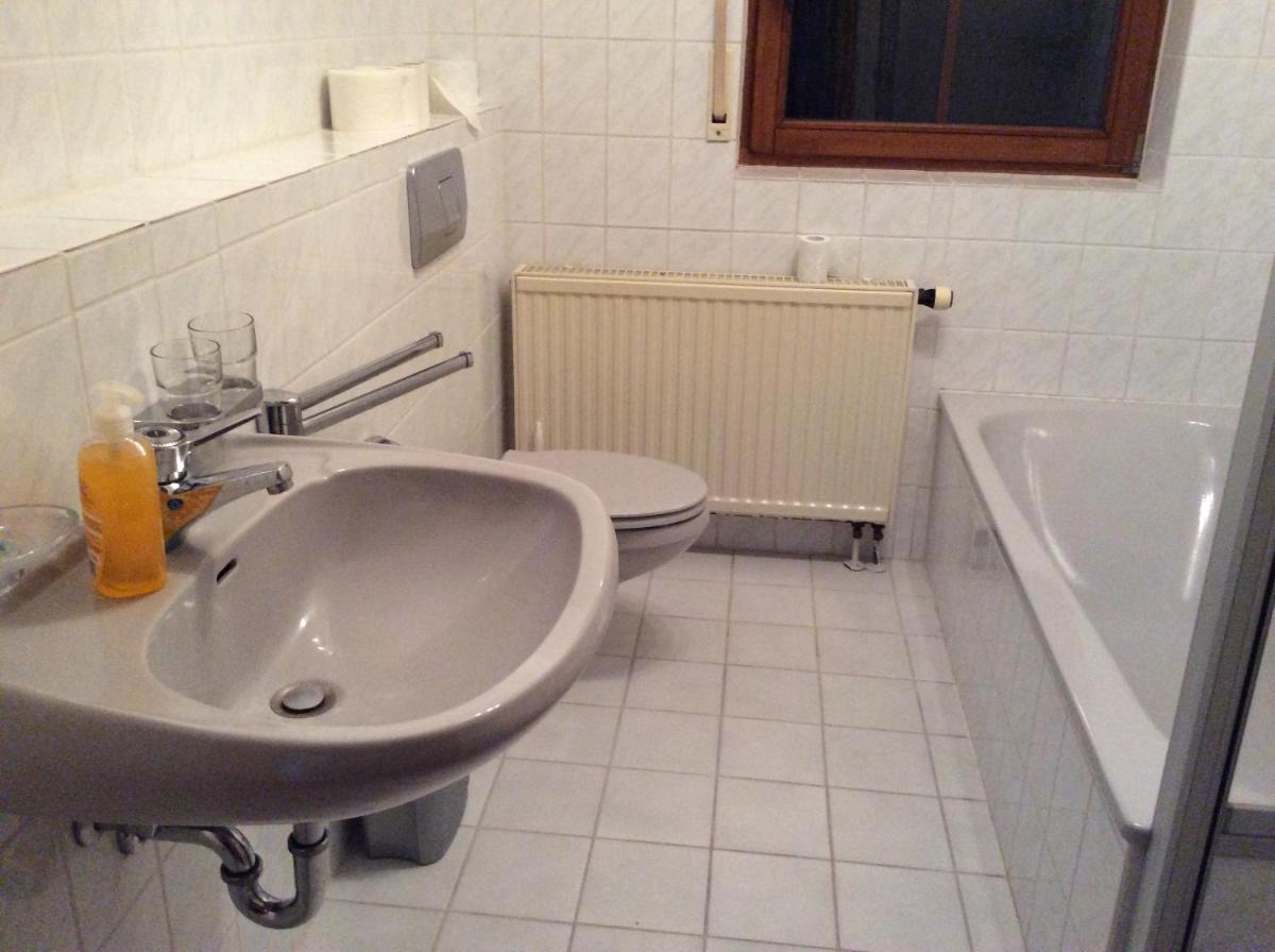 Mountain View Rooms - Housity