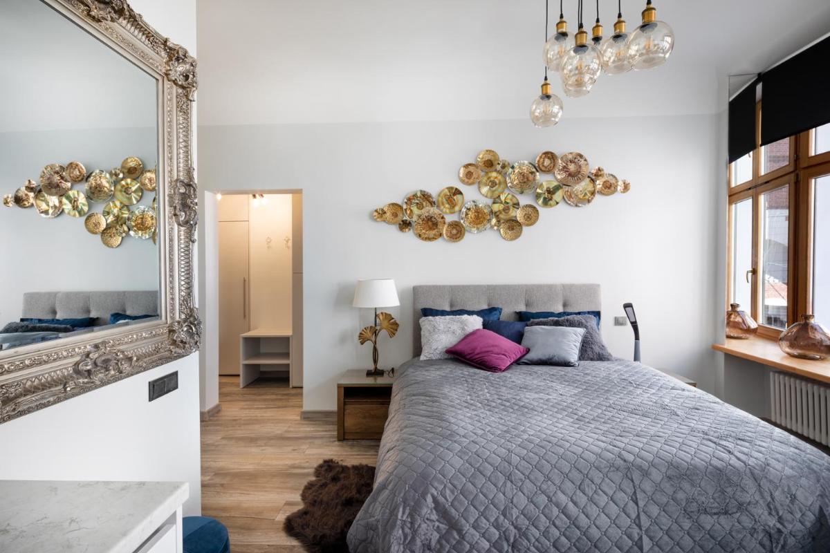 Art Design King Bed Studio Apartment In Old Town - Housity