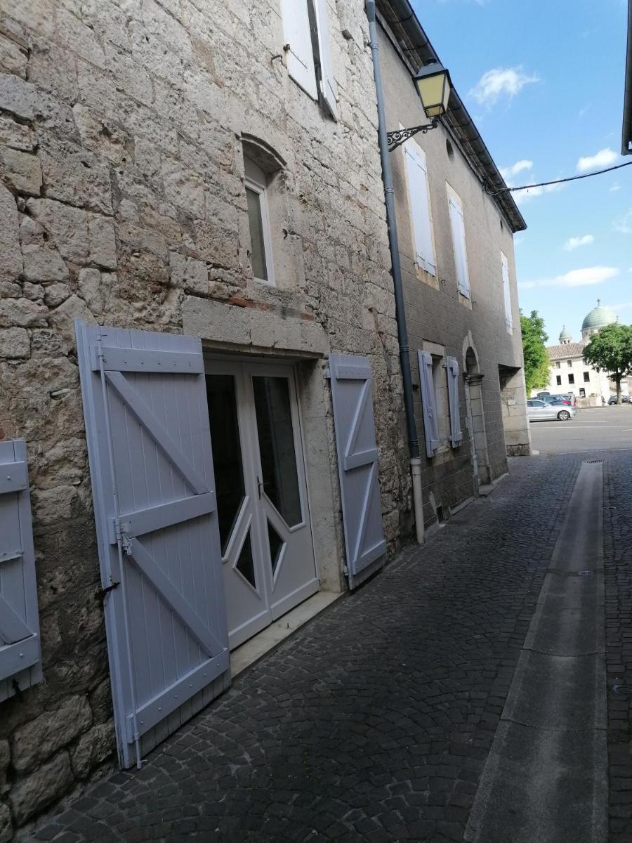 CAHORS SUD : Maison quercynoise avec vue sur place du village - Housity