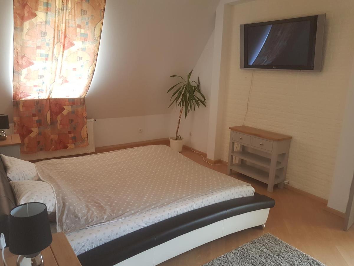 Lara Guest House - Housity