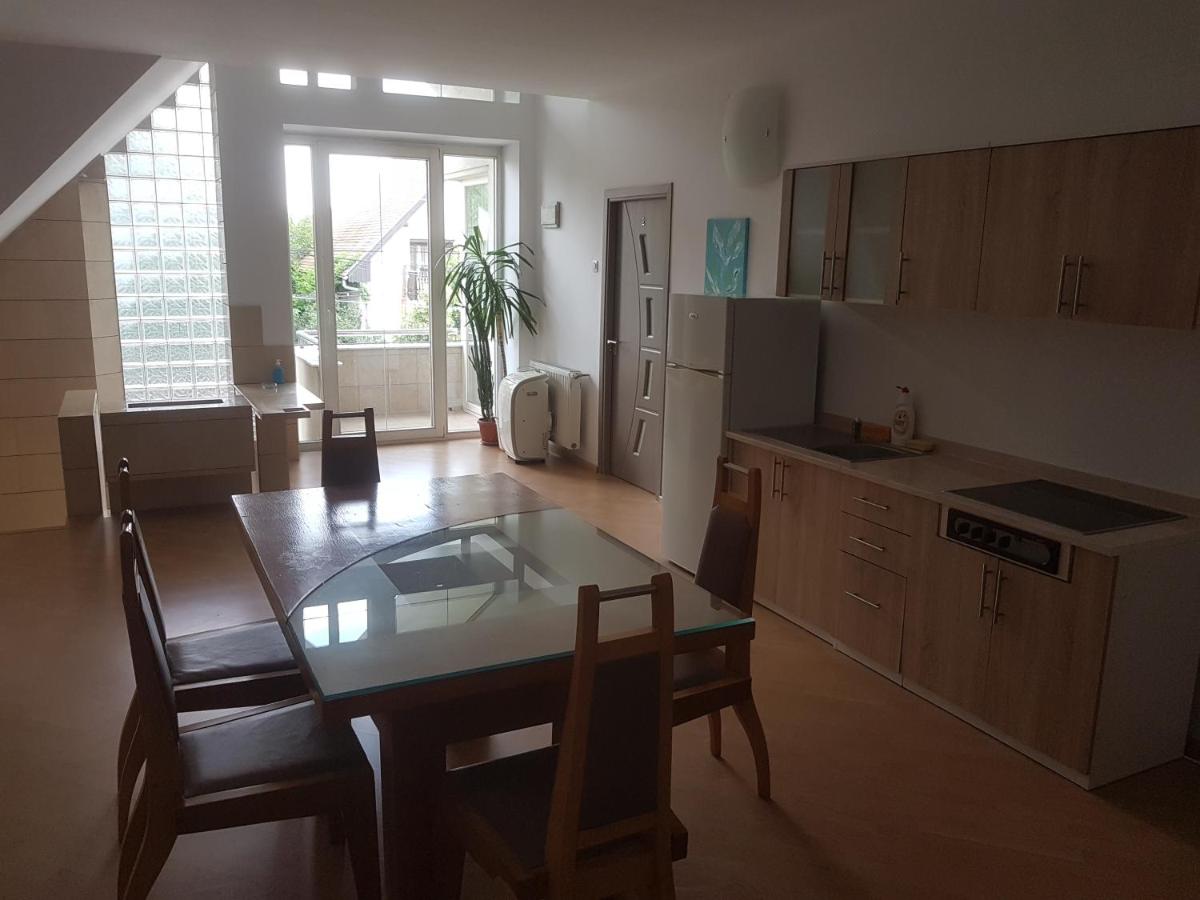 Lara Guest House - Housity