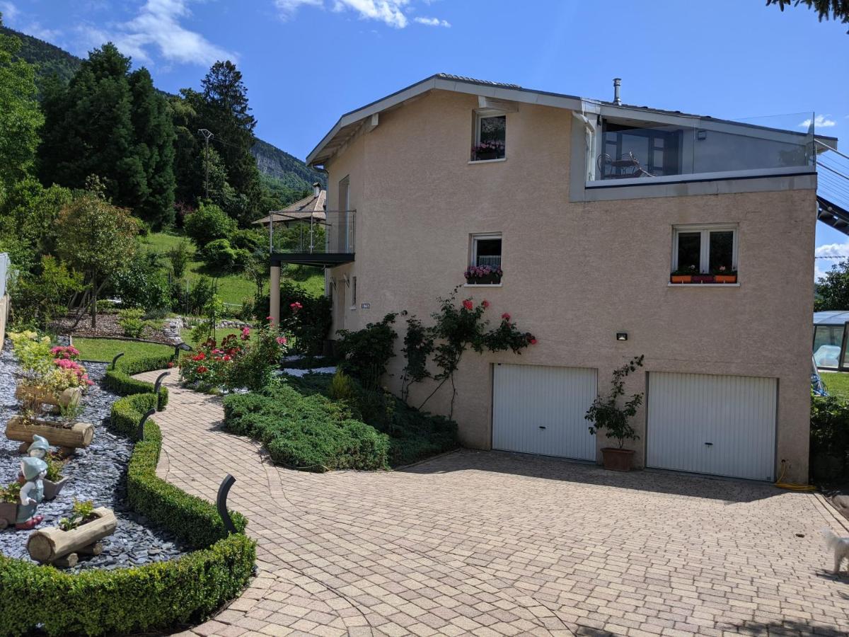 Chalet de TARA - Grand appartement esprit chalet - piscine chauffée - Genève - Housity