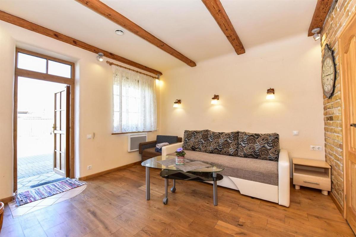 Country Home - Housity