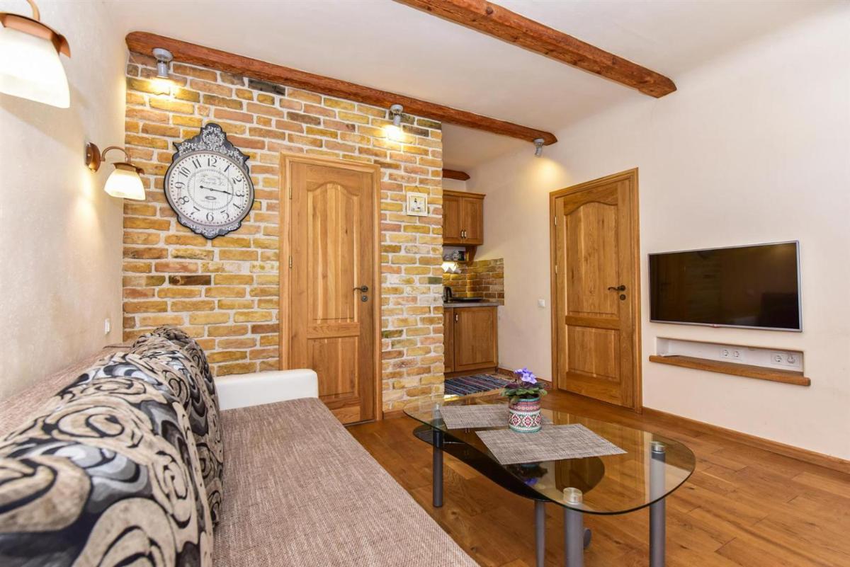 Country Home - Housity