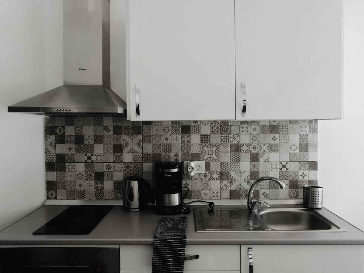 HomeForGuest ISLAND 201 Modern & Minimalist Apartments - Housity