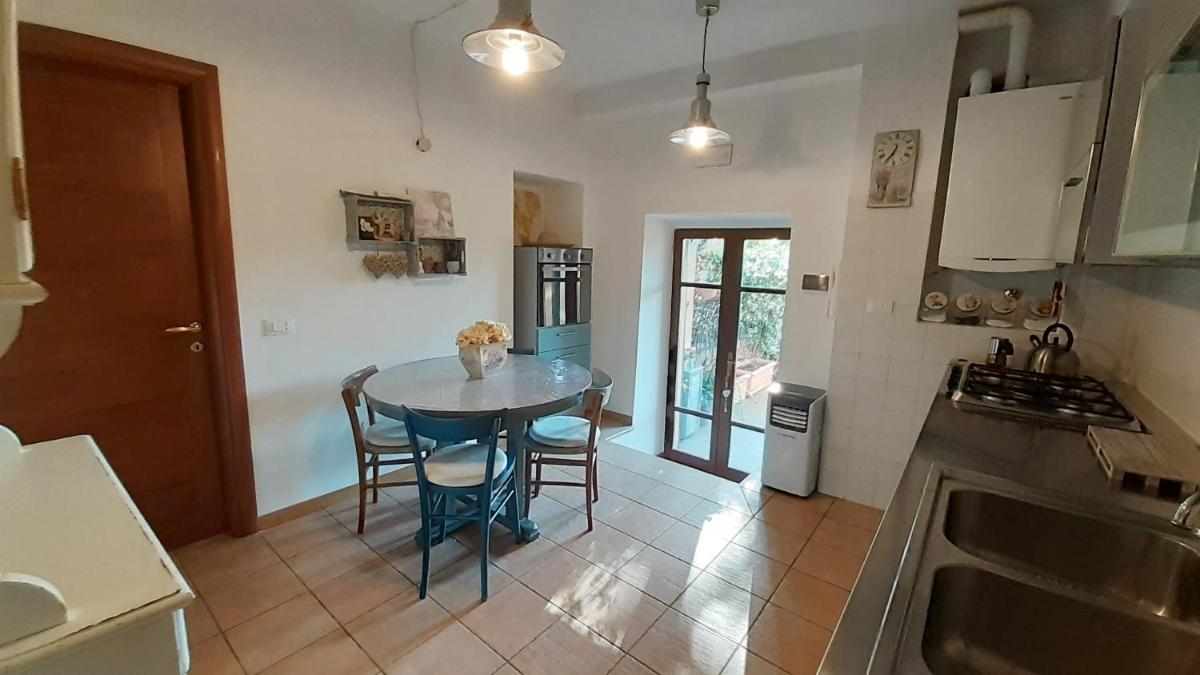 Bilocale in strada Vestricciano Genna con giardino privato - Housity