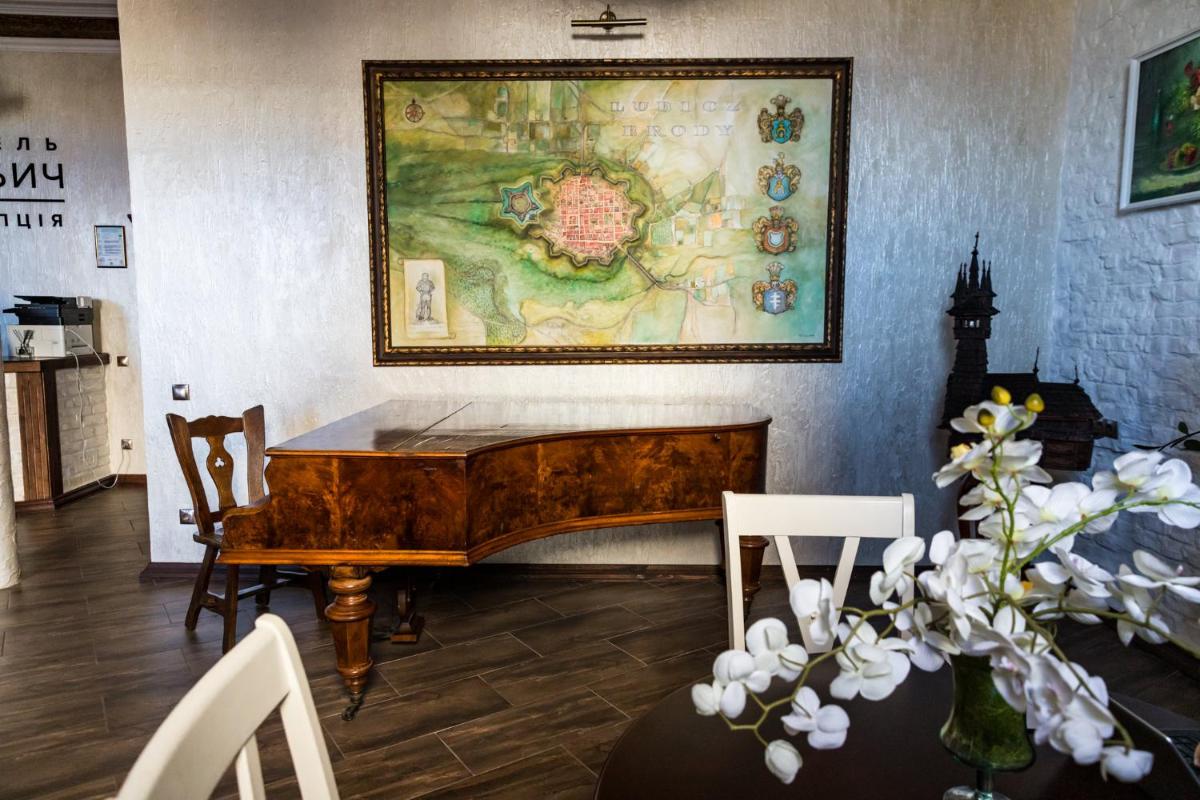 Hotel Lubych - Housity