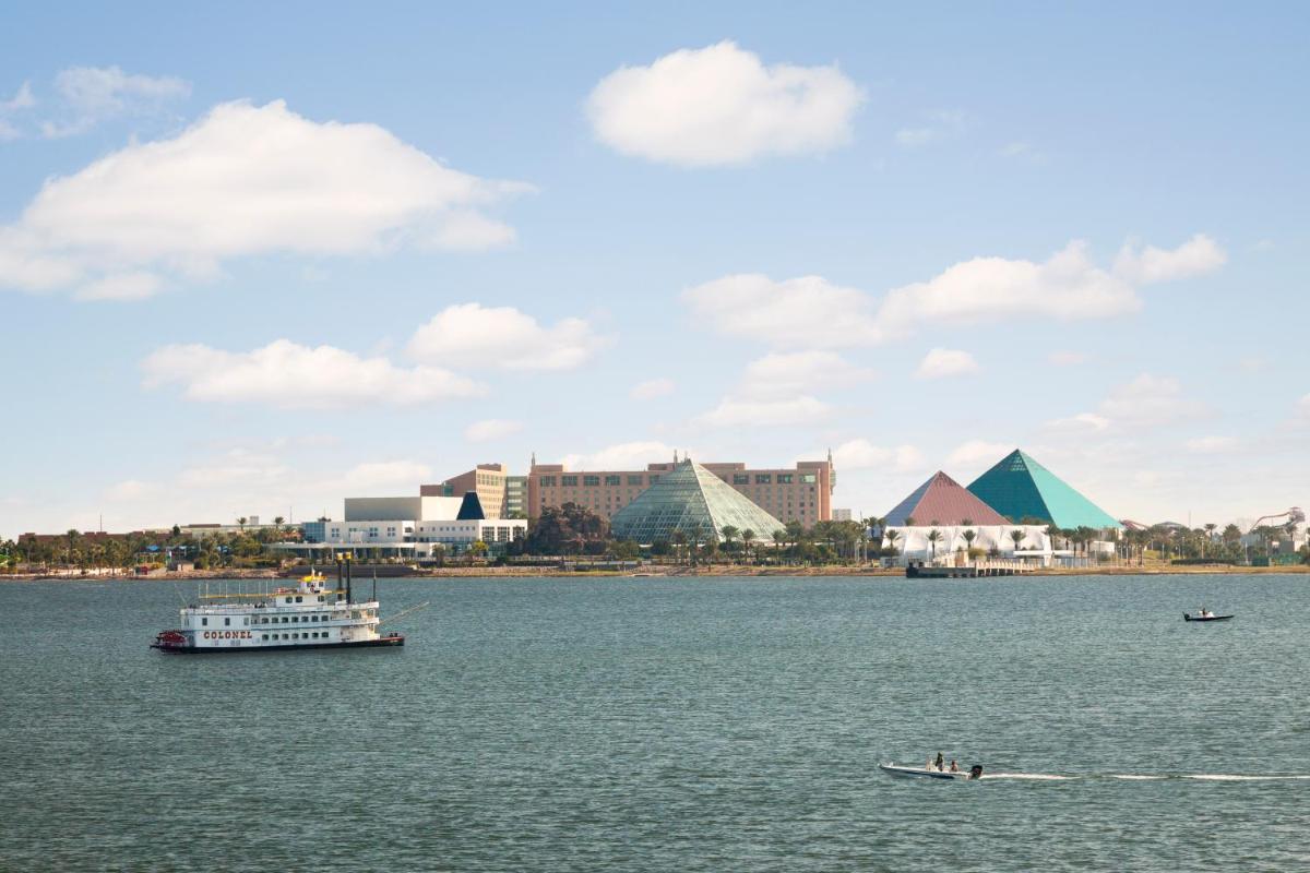 Moody Gardens Hotel Spa and Convention Center - Housity