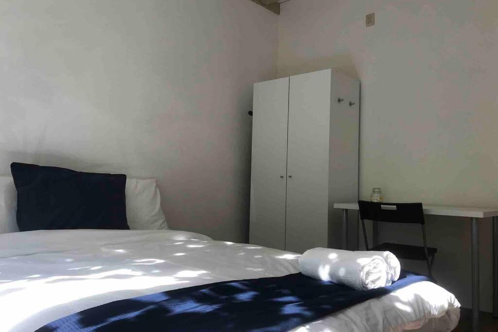 New Cozy Room with Private Bathroom Delft City P-room 1 - Housity