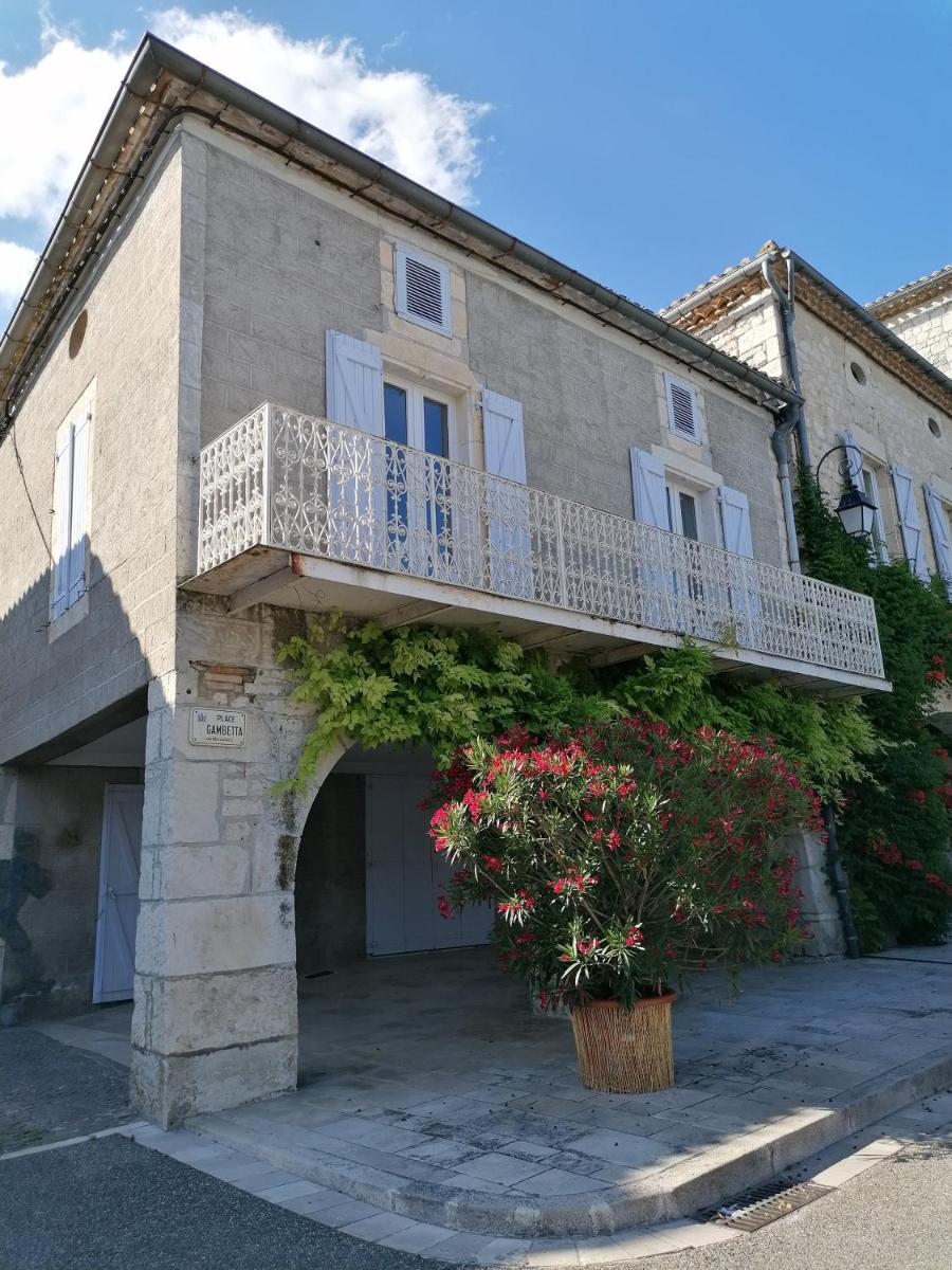 CAHORS SUD : Maison quercynoise avec vue sur place du village - Housity