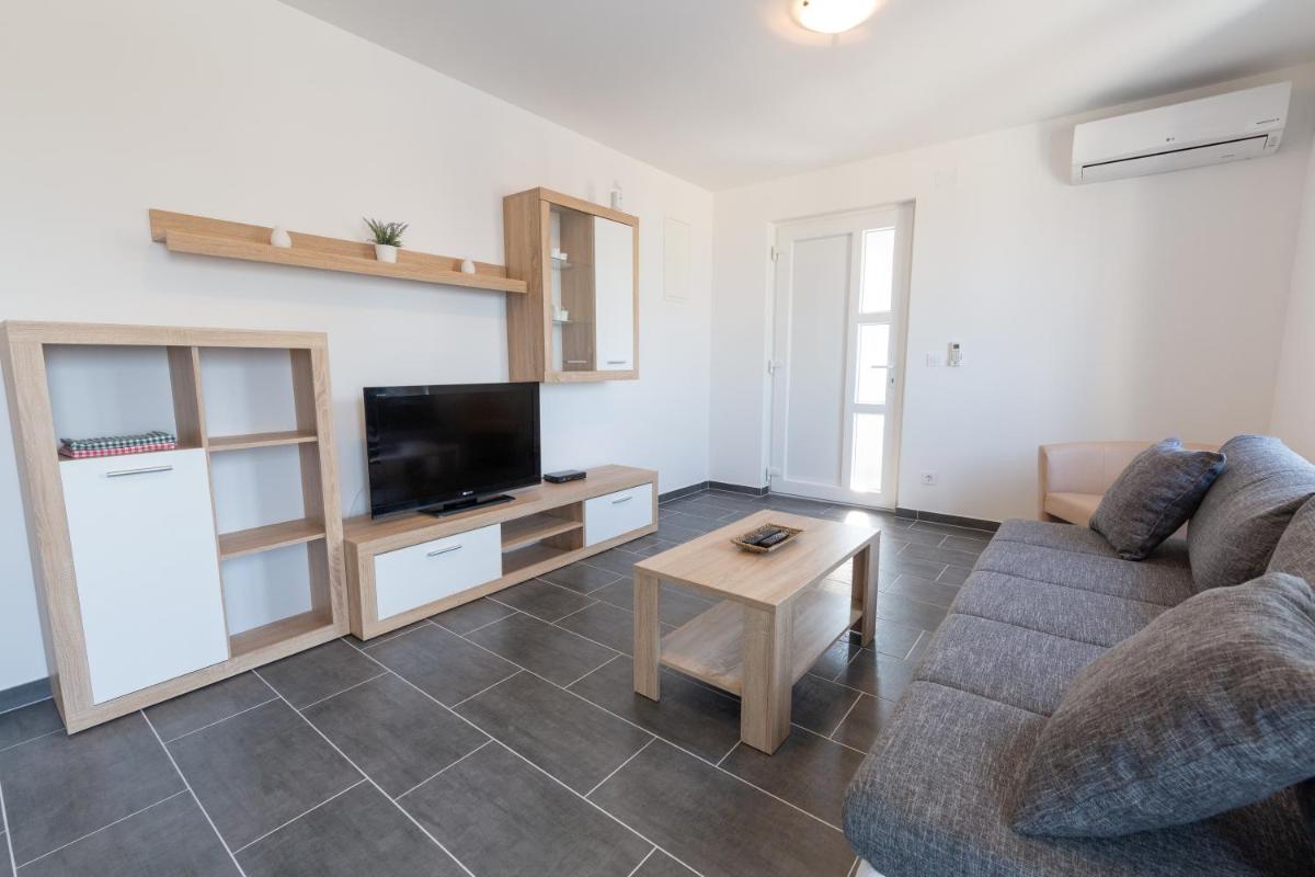 Apartments Luka - Housity