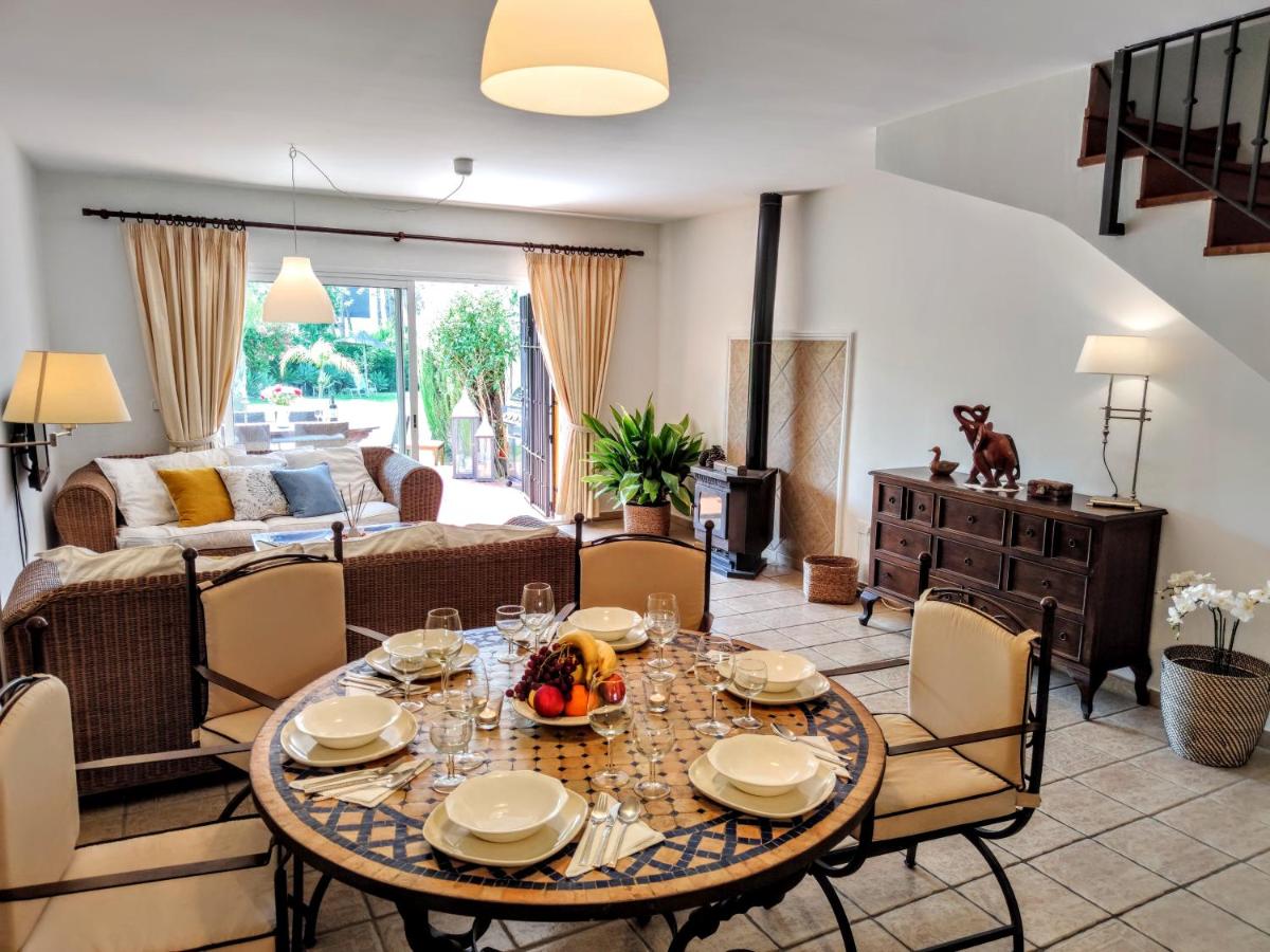 Spacious Beachfront Town House in Estepona with Fully Equipped Kitchen, Pools, Garden, Sea View - Housity
