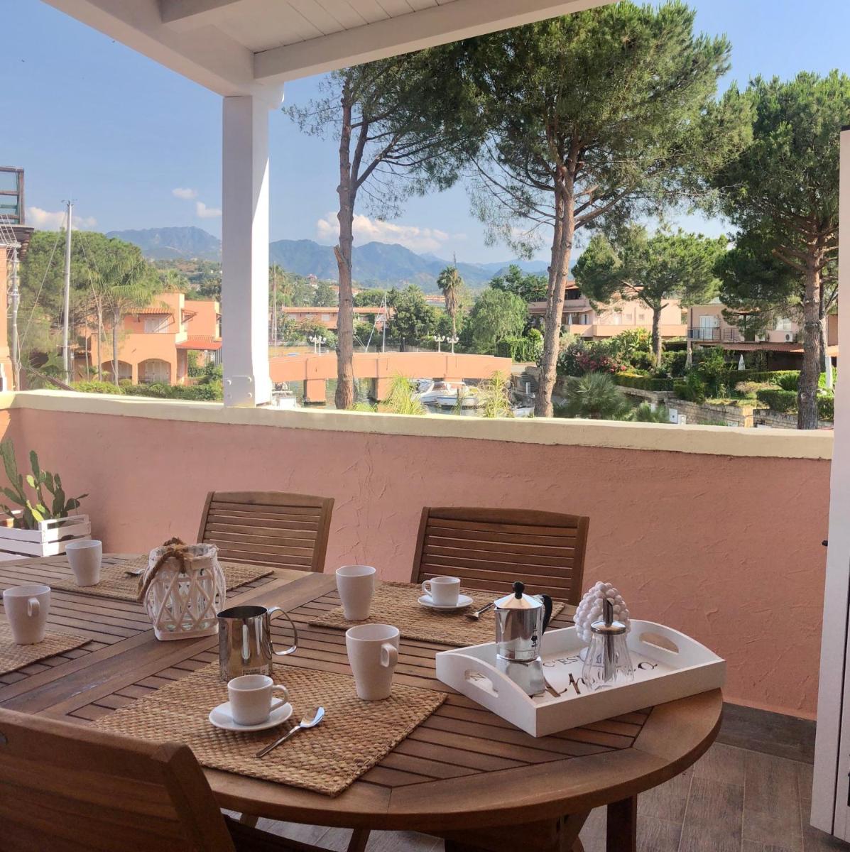 Casa FiLu’ a Portorosa Baia dei Delfini - Housity