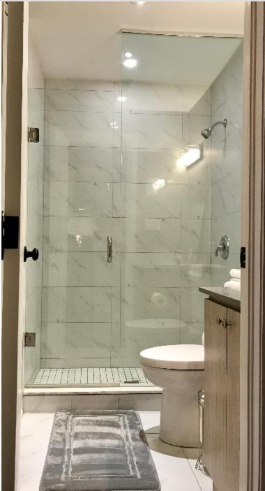 Beautiful Bloordale Bed & Breakfast #3 - Housity