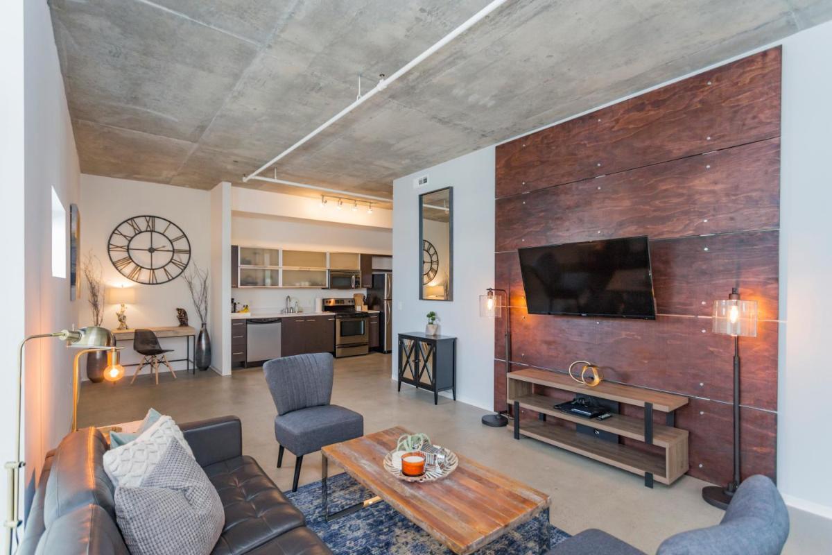 Gaze at Sprawling Green Vistas Through Walls of Windows - Housity