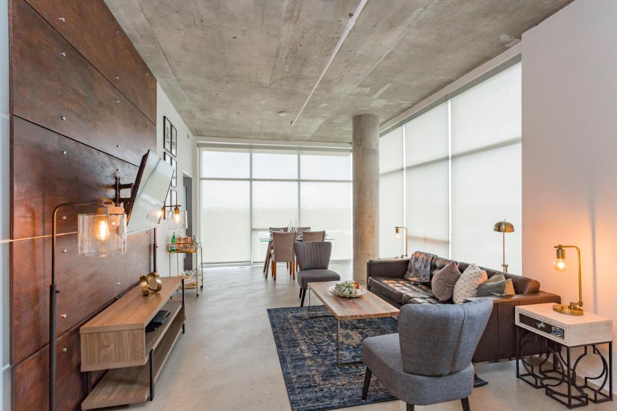 Gaze at Sprawling Green Vistas Through Walls of Windows - Housity