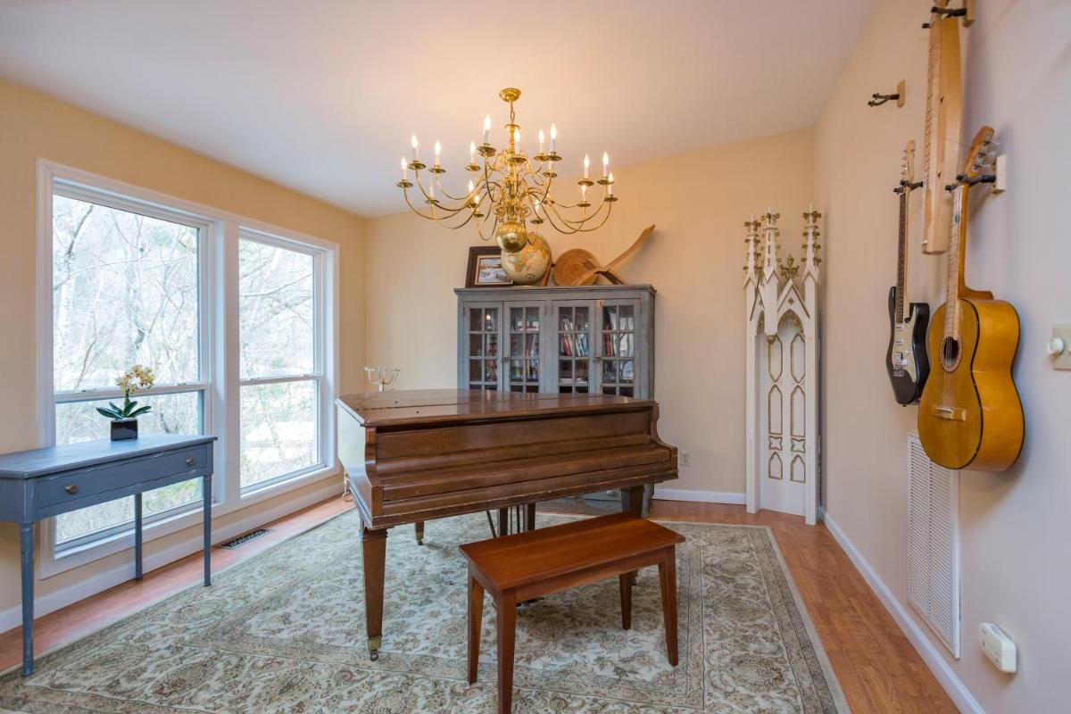 Suitetrails - Grand Dream Vacation Home in Nashville 7+ beds!