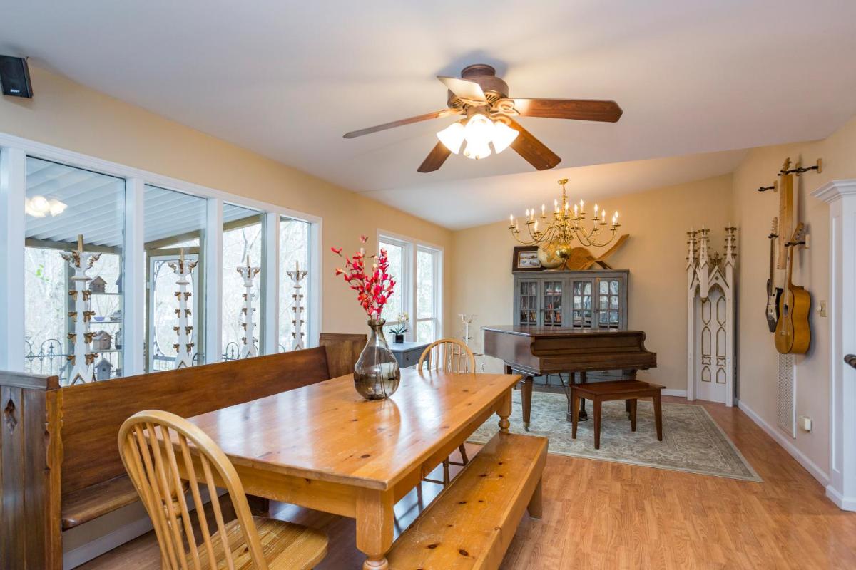 Suitetrails - Grand Dream Vacation Home in Nashville 7+ beds!