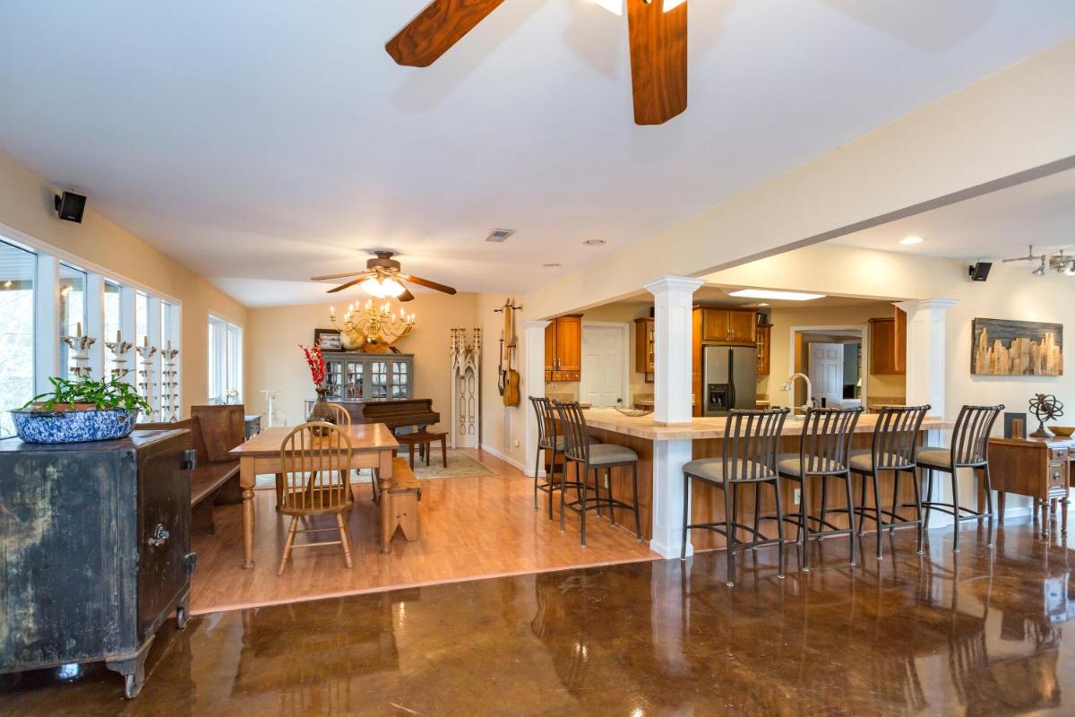 Suitetrails - Grand Dream Vacation Home in Nashville 7+ beds!