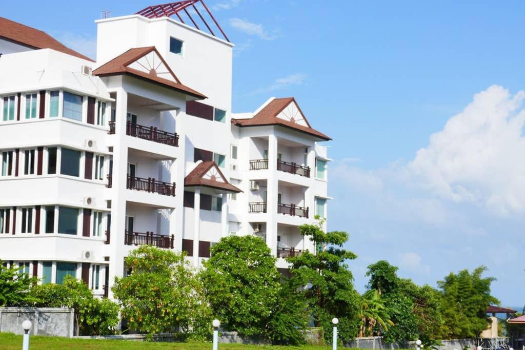 Khanom Beachfront Apartment 3 Internet 100 Mbps - Housity