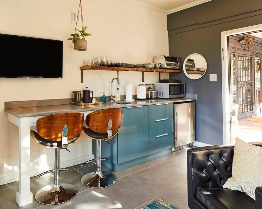 Apt1@EdenBrae - Serene, Walkable, Modern Retreat, Named Best in Bham - Housity