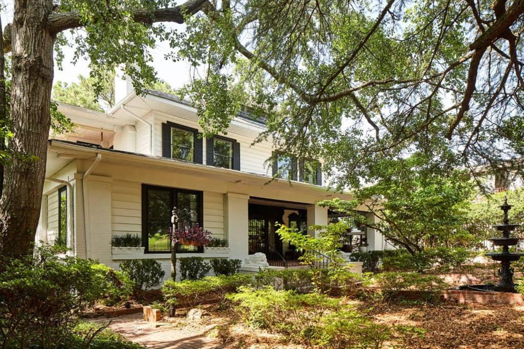 Apt1@EdenBrae - Serene, Walkable, Modern Retreat, Named Best in Bham - Housity