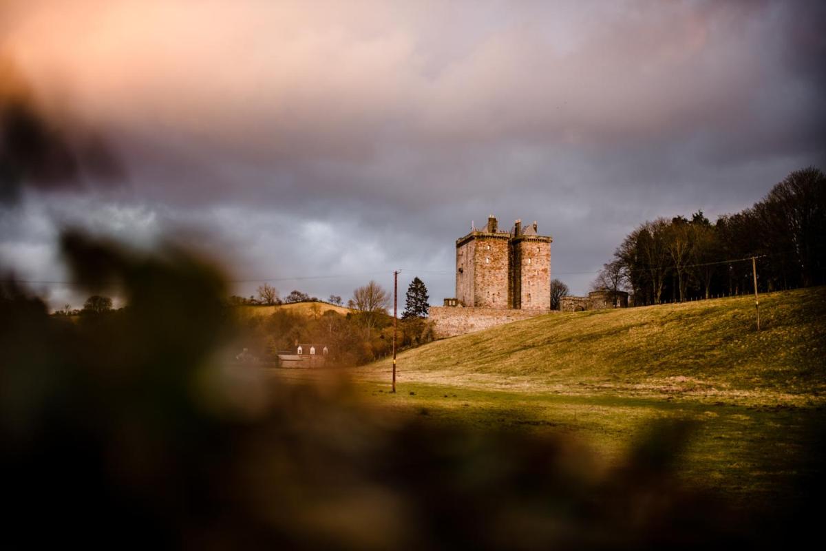 Borthwick Castle View - Housity