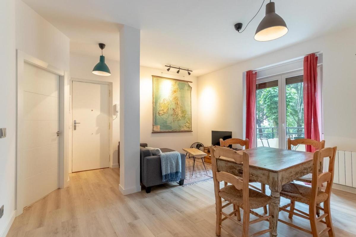 Apartamento KUIA en Gran Bilbao con terraza y vistas a un parque - Housity