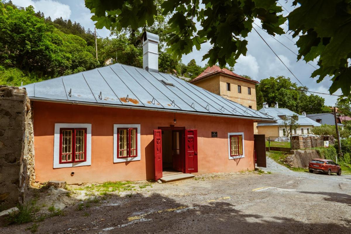 Suitetrails - Apartmány Rodný dom Deža Hoffmanna