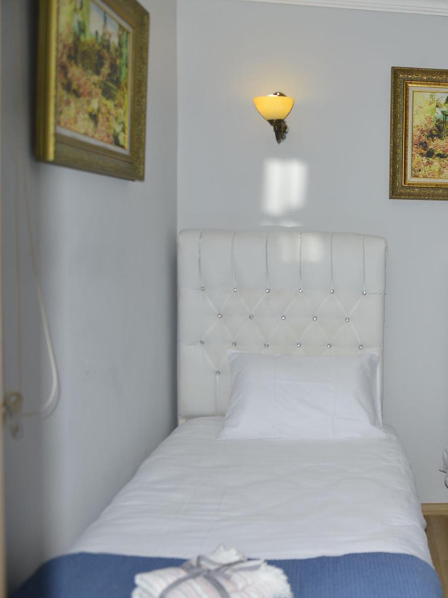 Pure Diamond Hotel - Housity