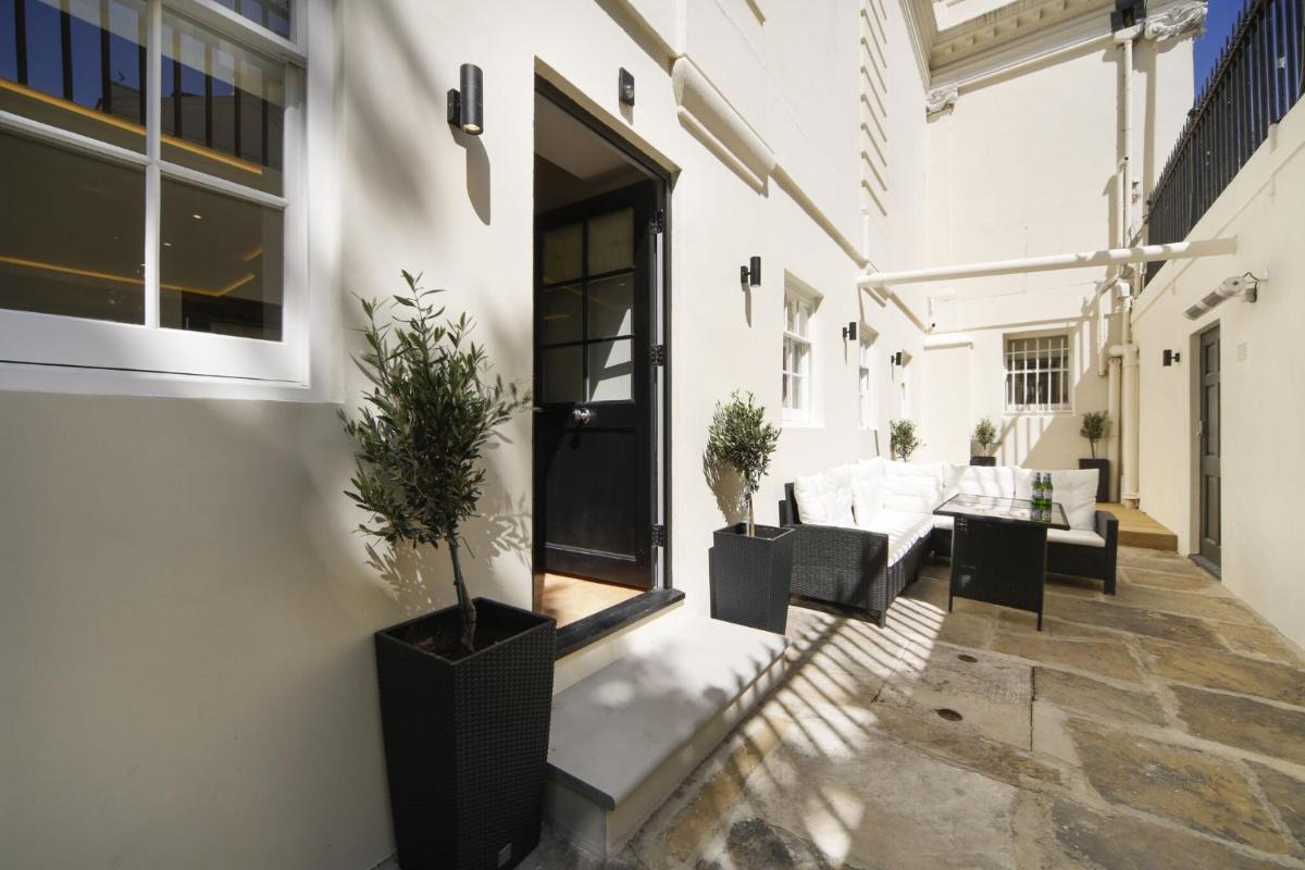 Newly Refurbished Flat With Patio. By Hyde Park - Housity