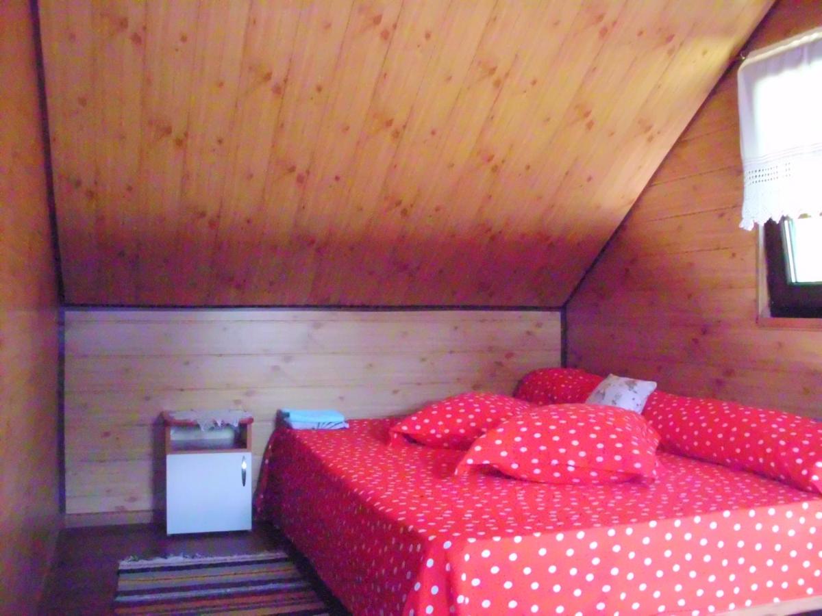 Popas Valea Ursului - Housity