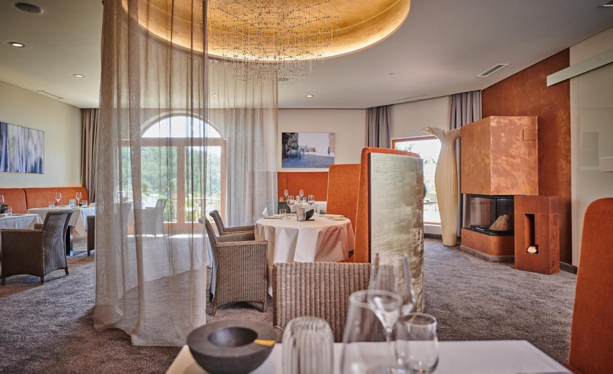 Ein Sitzbereich in der Unterkunft Der Birkenhof Spa & Genuss Resort