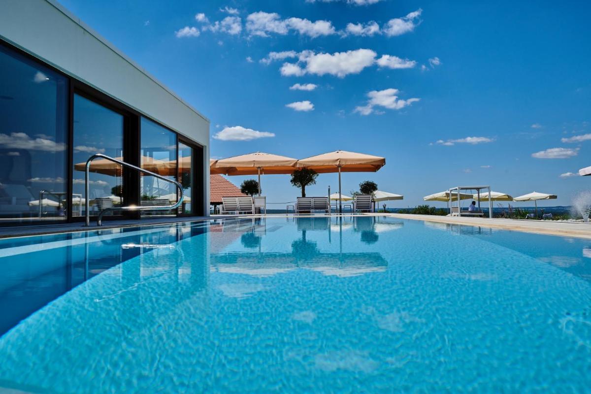 Der Swimmingpool an oder in der Nähe von Der Birkenhof Spa & Genuss Resort