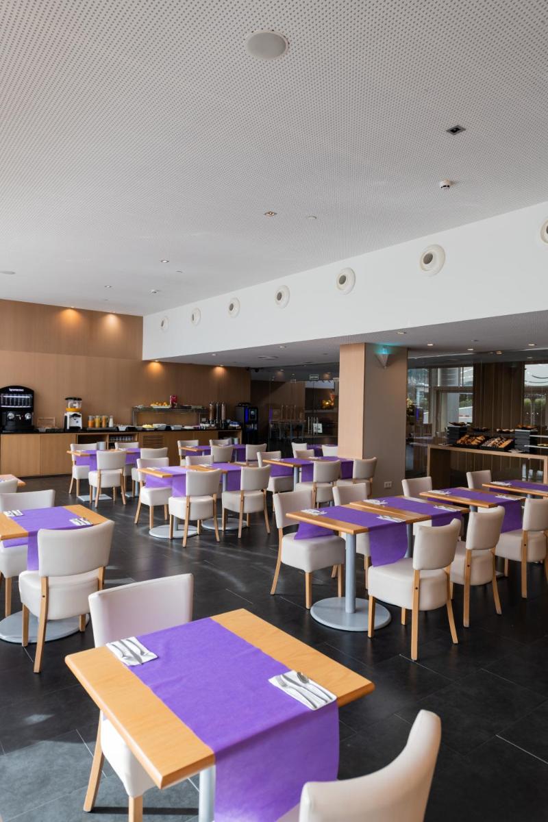 Un restaurante o sitio para comer en Atenea Port Barcelona Mataró