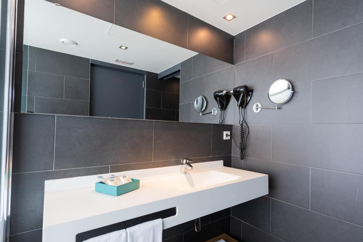 Un baño de Atenea Port Barcelona Mataró