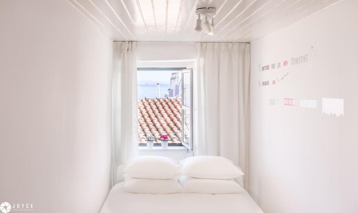 InLoveApartments - Typical Portuguese Tiles - Housity