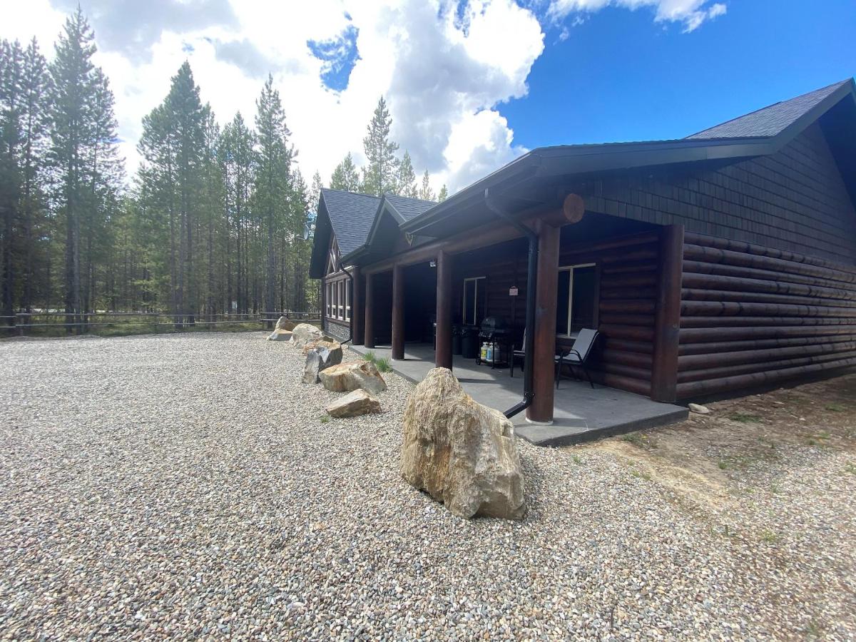Wolf Den - Housity