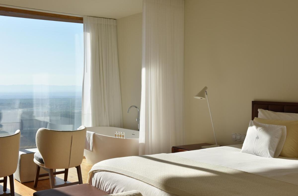Uma cama ou camas num quarto em Casas Da Lapa, Nature & Spa Hotel