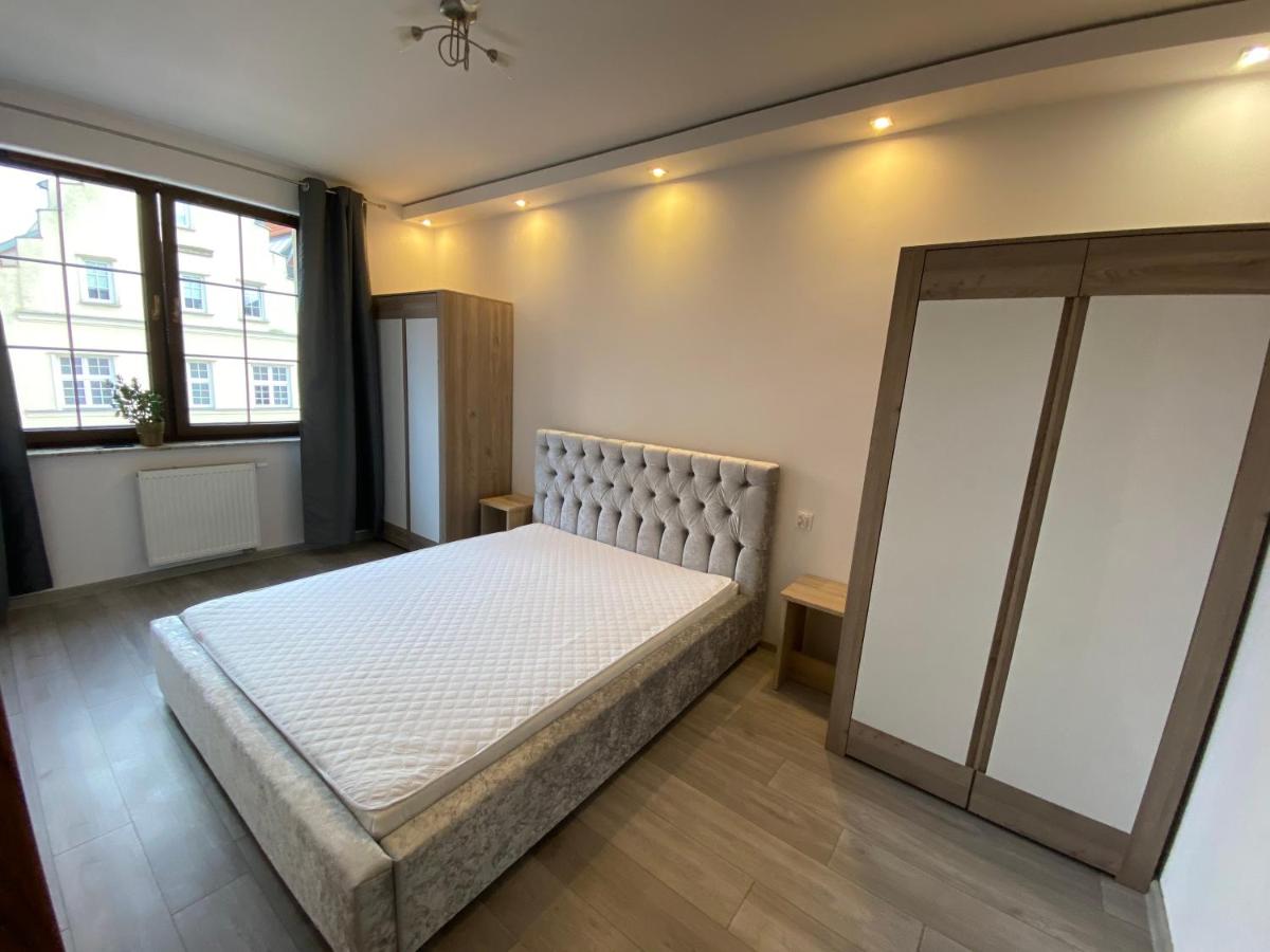 Old Town Apartment 1E - Housity