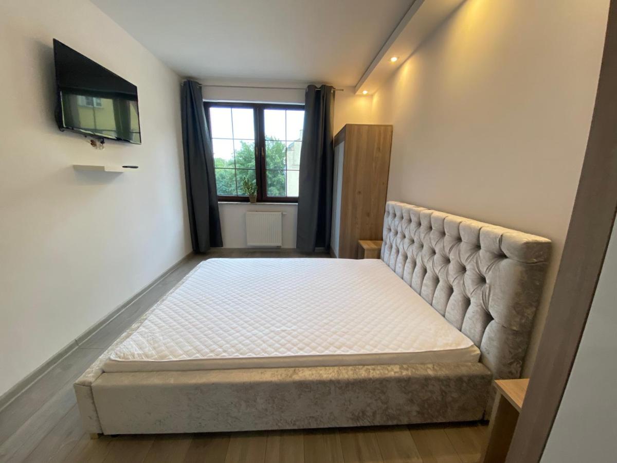 Old Town Apartment 1E - Housity