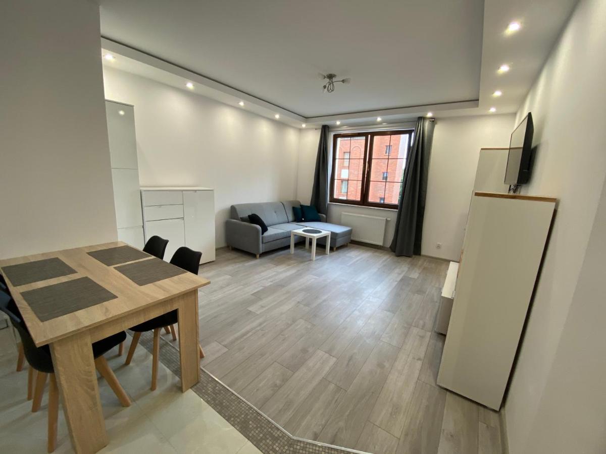 Old Town Apartment 1E - Housity